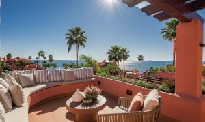 apartamentos en primera linea de playa en estepona