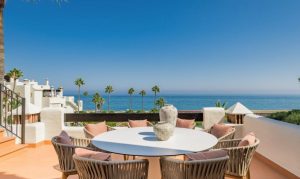 apartamentos en primera linea de playa en estepona