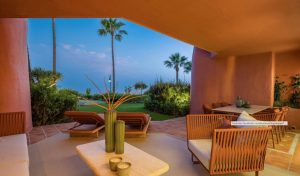 apartamentos en primera linea de playa en estepona