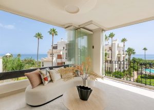 apartamentos en primera linea de playa en estepona