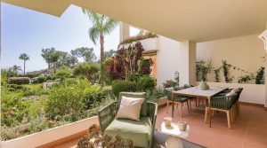 apartamentos en primera linea de playa en estepona