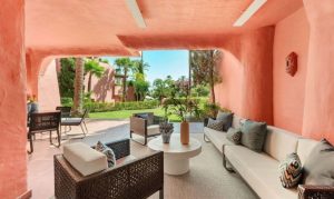 apartamentos en primera linea de playa en estepona 