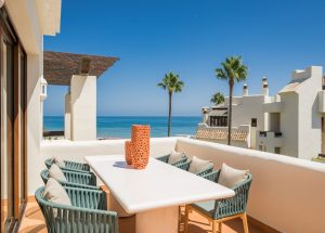 apartamentos en primera linea de playa en estepona