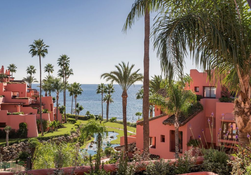 apartamentos en primera linea de playa en estepona