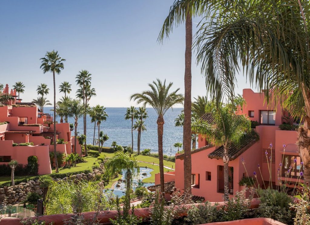 beachfront apartments in Estepona